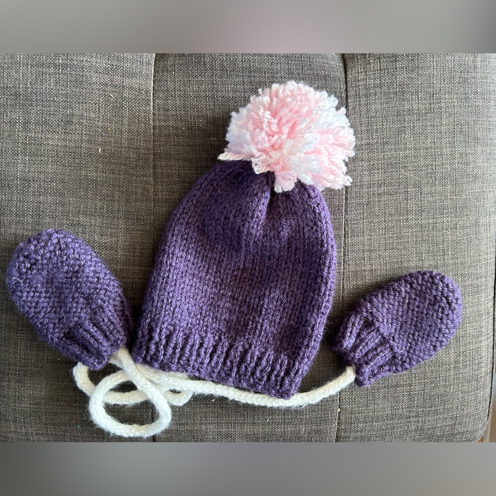 Handmade -knitted hat and mitts (baby)
